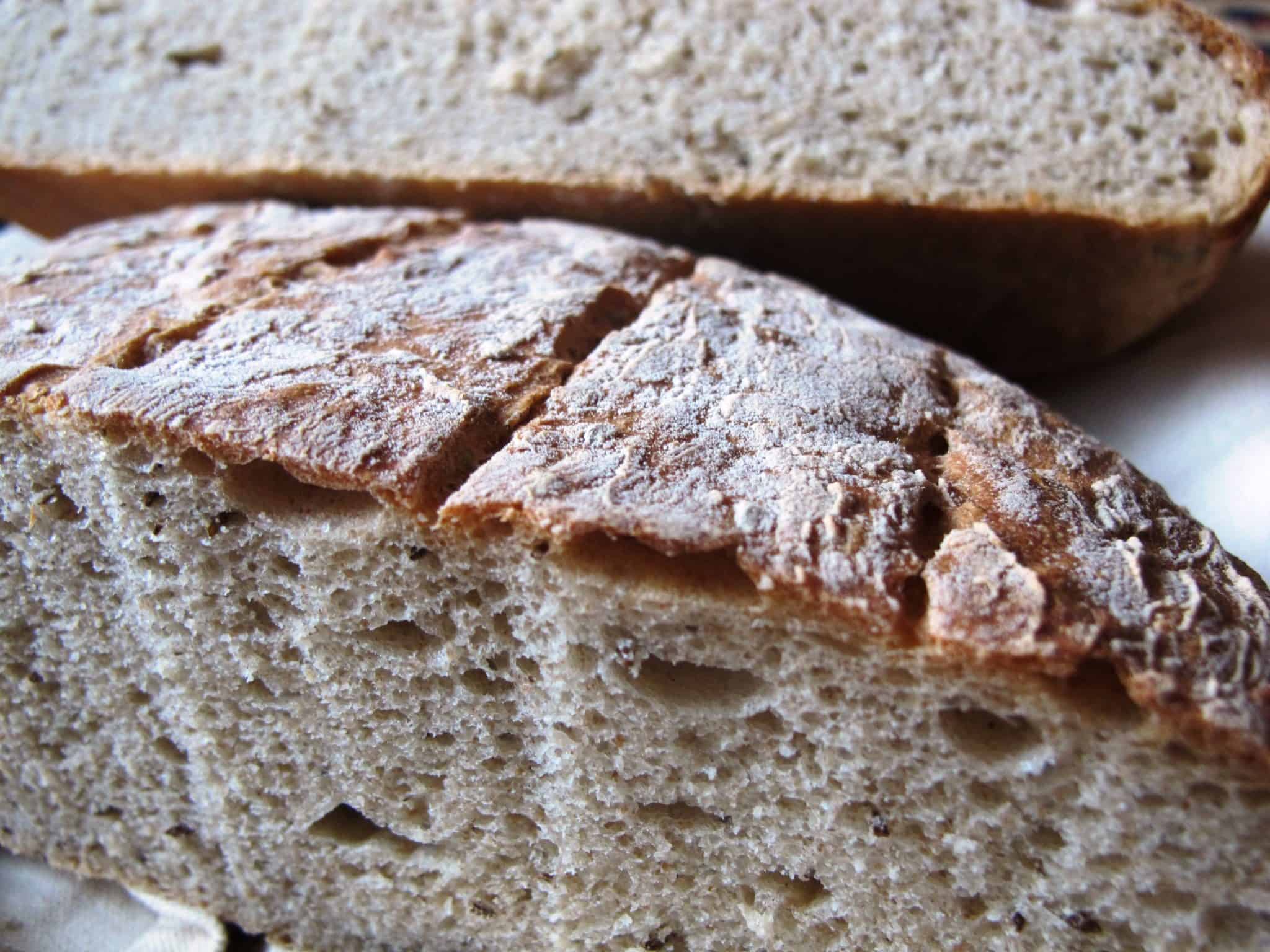 https://www.thebreadshebakes.com/wp-content/uploads/2013/11/Light-rye-bread.jpg